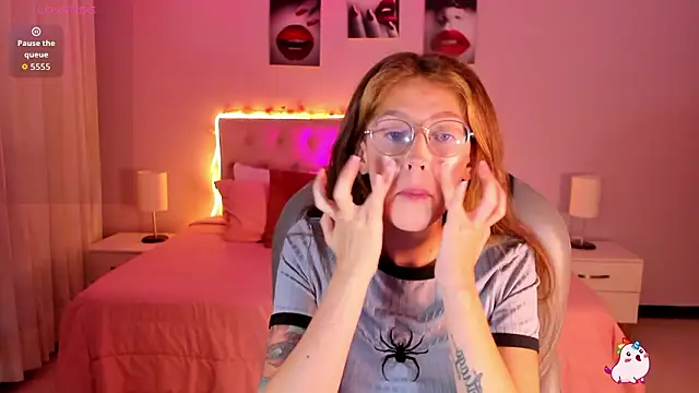 Snapshot of Emily_Warren_ chatting on March 2026 07:54:01 PM Emily Warren online show from March 2026 07:54:01 PM