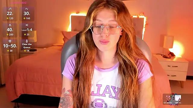 Snapshot of Emily_Warren_ chatting on March 2026 08:02:02 PM Emily Warren online show from March 2026 08:02:02 PM