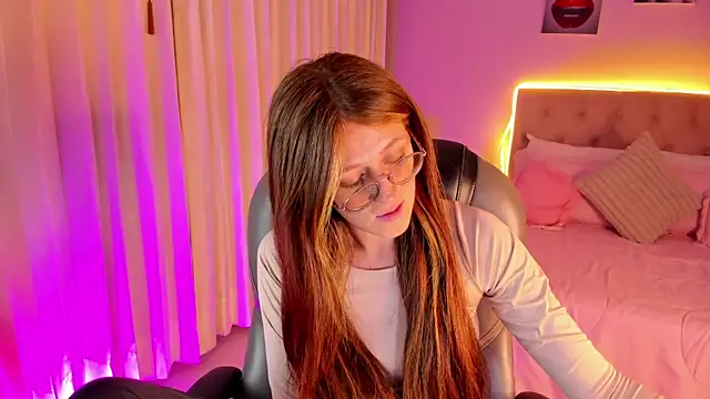 Snapshot of Emily_Warren_ chatting on March 2026 08:21:02 PM Emily Warren online show from March 2026 08:21:02 PM