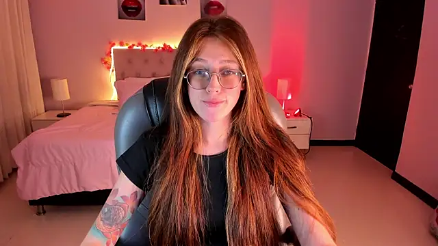 Snapshot of Emily_Warren_ chatting on April 2026 09:05:02 PM Emily Warren online show from April 2026 09:05:02 PM