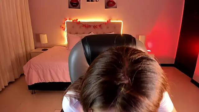 Snapshot of Emily_Warren_ chatting on April 2026 09:19:01 PM Emily Warren online show from April 2026 09:19:01 PM