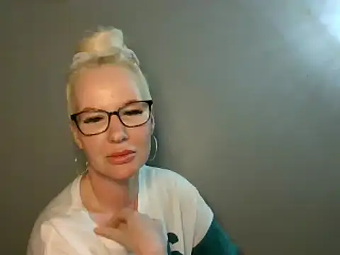 Blonde-Grace online show from September 2025 01:18:02 AM