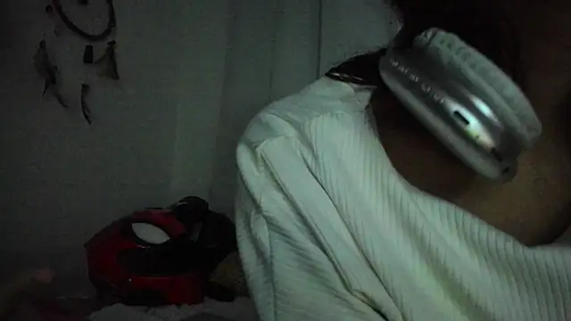 Snapshot of Melodymoore_ chatting on June 2026 05:45:01 AM Melodymoore online show from June 2026 05:45:01 AM