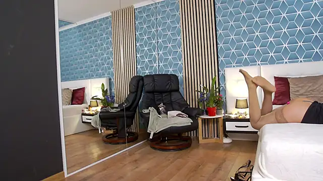 zoeylarkens online show from March 2025 06:00:02 PM