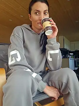 zoeylarkens online show from October 2025 01:09:01 PM