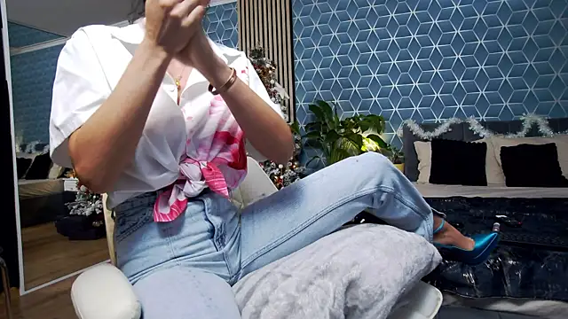 zoeylarkens online show from December 2025 07:18:01 PM