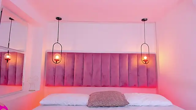 Haily b online show from November 2025 07:47:02 PM