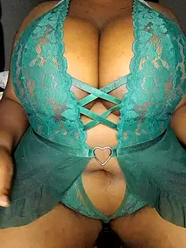 wamie12 online show from September 2025 10:36:01 PM