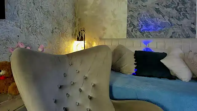 Arianaa collins online show from March 2026 12:00:01 PM