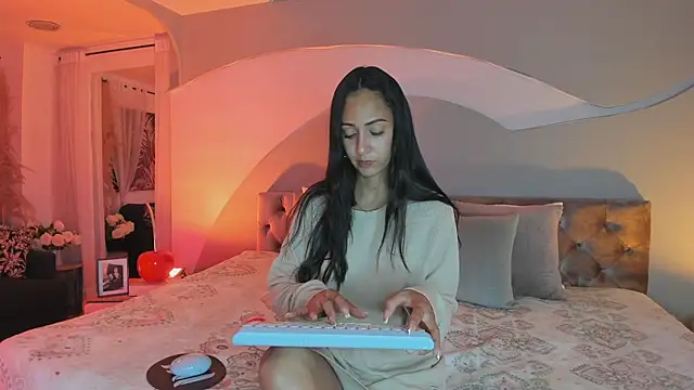 Elizabeth clark  online show from December 2025 12:45:01 PM