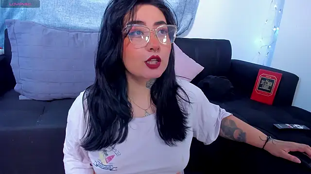 Curvybaddie99 online show from November 2025 11:26:02 PM