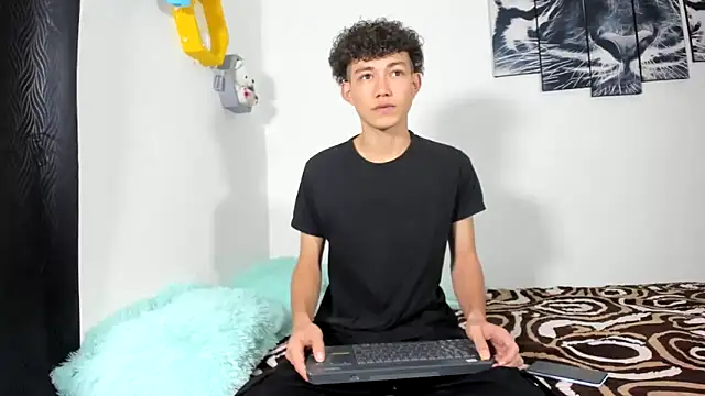 Maxxi hot23 online show from March 2025 02:01:02 PM