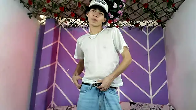 Maxxi hot23 online show from September 2025 07:28:02 PM