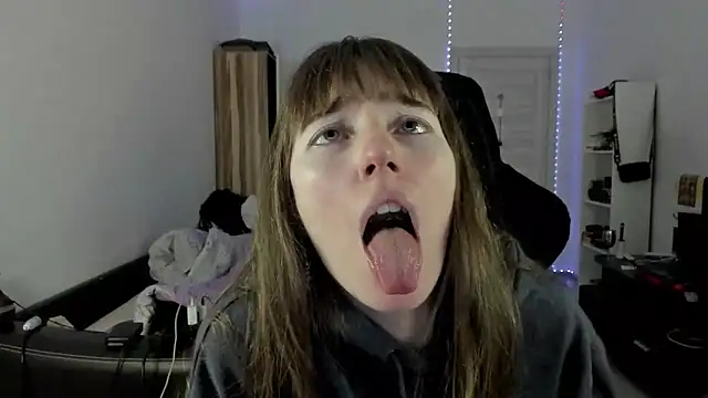 Snapshot of bekkawell chatting on September 2025 05:14:01 PM bekkawell online show from September 2025 05:14:01 PM