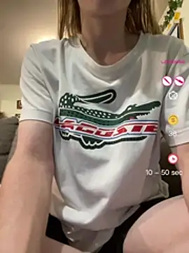 Snapshot of 1Zoey101 chatting on April 2026 10:18:01 AM 1Zoey101 online show from April 2026 10:18:01 AM