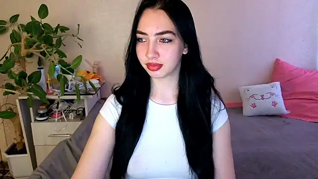 Snapshot of WildKittenX_ chatting on June 2026 04:01:02 AM WildKittenX online show from June 2026 04:01:02 AM