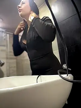 Snapshot of Mila_LS chatting on November 2025 01:00:01 PM Mila LS online show from November 2025 01:00:01 PM