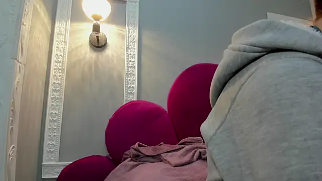 Bonniie 22 online show from December 2025 03:52:01 PM