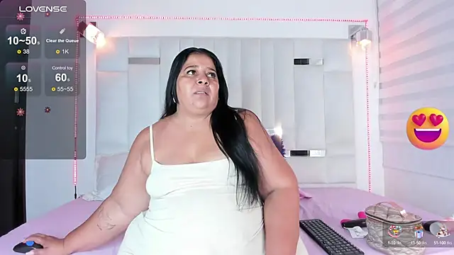 Snapshot of LunaaSweett chatting on September 2025 12:49:02 PM LunaaSweett online show from September 2025 12:49:02 PM