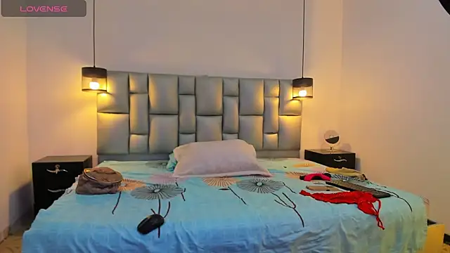 Snapshot of LunaaSweett chatting on December 2025 07:40:02 PM LunaaSweett online show from December 2025 07:40:02 PM