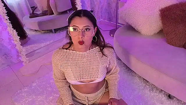 Snapshot of madisonjones- chatting on November 2025 07:04:02 PM madisonjones- online show from November 2025 07:04:02 PM