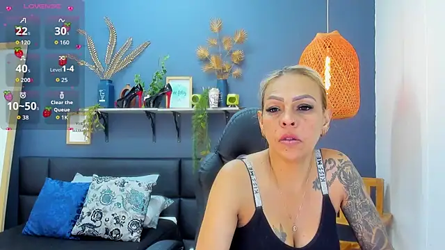 Snapshot of yessila_parker chatting on June 2026 08:52:01 AM yessila parker online show from June 2026 08:52:01 AM