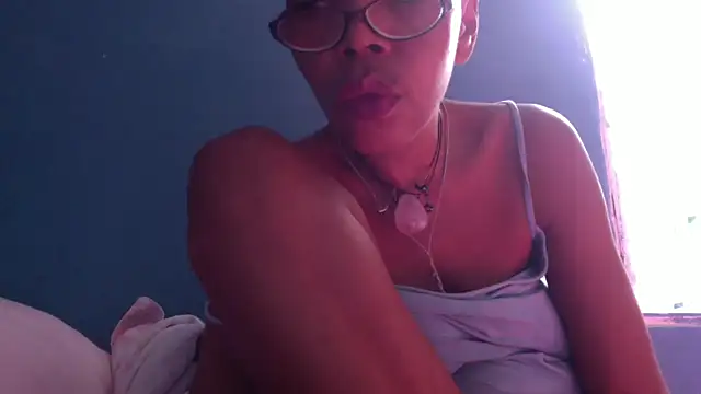 Ladyzee25 online show from October 2025 06:19:01 PM