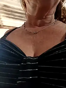 Sexy-Woman-Mature online show from October 2025 01:21:01 PM