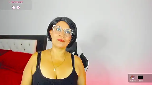 Snapshot of CarolinneFiotti chatting on January 2026 07:19:02 PM CarolinneFiotti online show from January 2026 07:19:02 PM