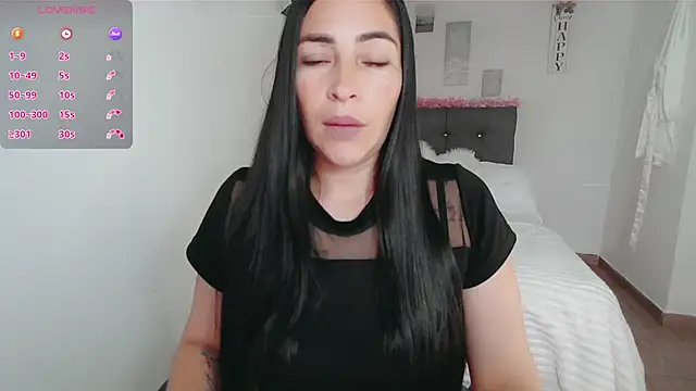 luna lgomez  online show from October 2025 12:02:01 PM