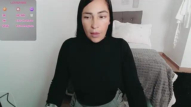 luna lgomez  online show from November 2025 12:18:01 PM