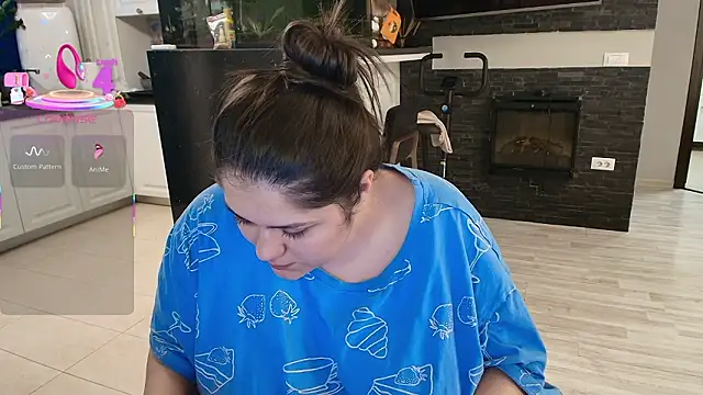 Layla- online show from March 2026 12:11:01 PM