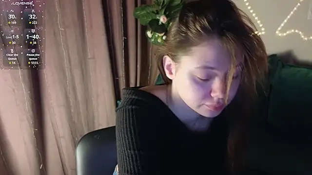 Snapshot of meow_mellie chatting on November 2025 07:47:02 AM meow mellie online show from November 2025 07:47:02 AM