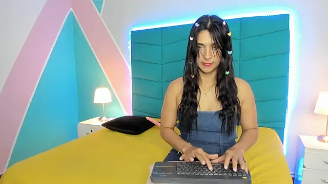 Emilly wilson  online show from February 2025 03:59:02 PM