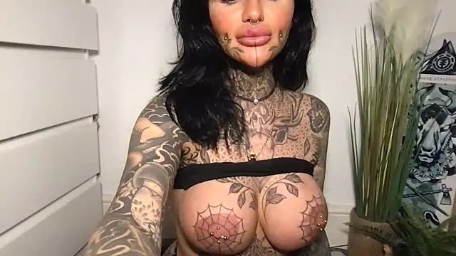 Snapshot of Peaches_and_the_Cream chatting on March 2026 02:57:01 PM Peaches and the Cream online show from March 2026 02:57:01 PM