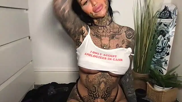 Snapshot of Peaches_and_the_Cream chatting on March 2026 01:17:01 PM Peaches and the Cream online show from March 2026 01:17:01 PM