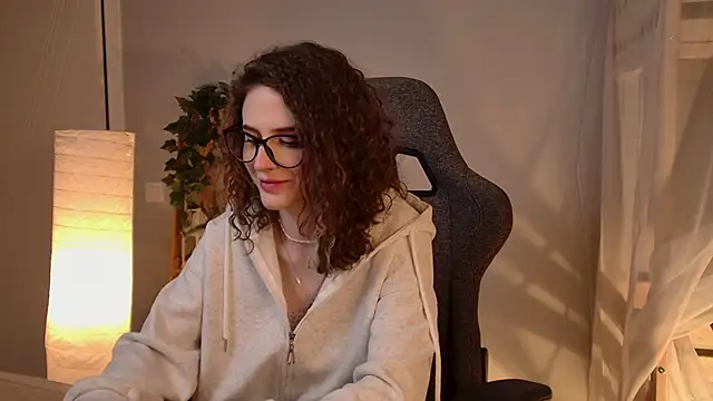 Snapshot of OliviaMcClean chatting on February 2026 06:37:02 PM OliviaMcClean online show from February 2026 06:37:02 PM