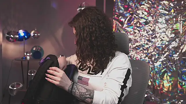 Snapshot of OliviaMcClean chatting on March 2026 07:25:01 PM OliviaMcClean online show from March 2026 07:25:01 PM