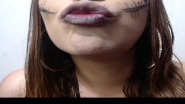 nicollewayne10 online show from November 2025 01:07:02 AM