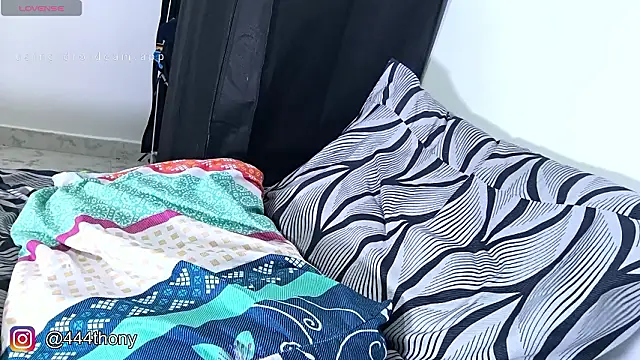 Snapshot of Thony444 chatting on March 2026 07:15:01 AM Thony444 online show from March 2026 07:15:01 AM