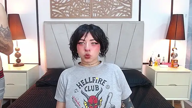 Aria and orien online show from March 2025 11:07:01 AM