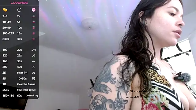 autumnb712 online show from October 2025 02:36:01 PM