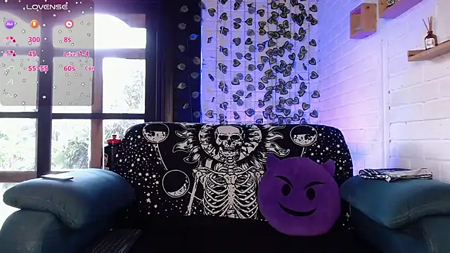 LiraSonnett online show from December 2025 09:08:02 PM