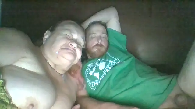 Snapshot of SpnzTnT chatting on October 2025 06:55:01 AM SpnzTnT online show from October 2025 06:55:01 AM