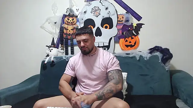 Tiberius hunk online show from October 2025 08:15:02 AM