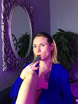 Snapshot of EmmaGallen chatting on March 2025 08:43:01 AM EmmaGallen online show from March 2025 08:43:01 AM