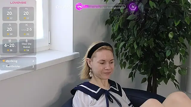 Snapshot of EmmaGallen chatting on October 2025 08:35:01 AM EmmaGallen online show from October 2025 08:35:01 AM