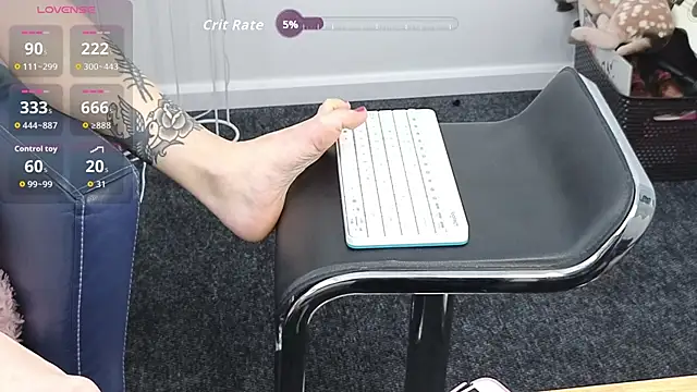 Snapshot of EmmaGallen chatting on October 2025 09:53:01 AM EmmaGallen online show from October 2025 09:53:01 AM