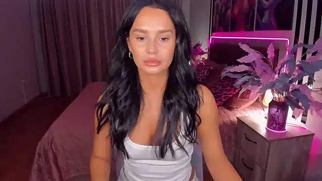Snapshot of DanaSincere chatting on October 2025 04:21:01 AM DanaSincere online show from October 2025 04:21:01 AM