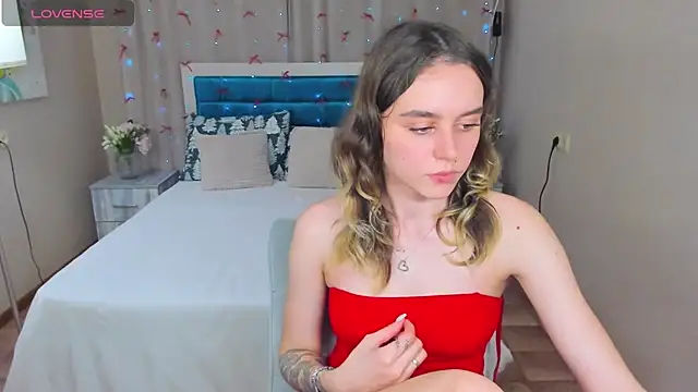 Snapshot of EmelyMason chatting on December 2025 01:50:02 PM EmelyMason online show from December 2025 01:50:02 PM